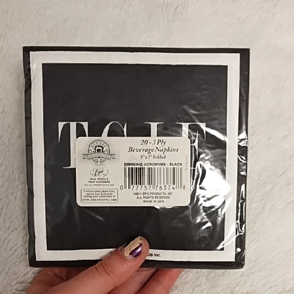 NWT Gibson VIP Black and White Party Napkins